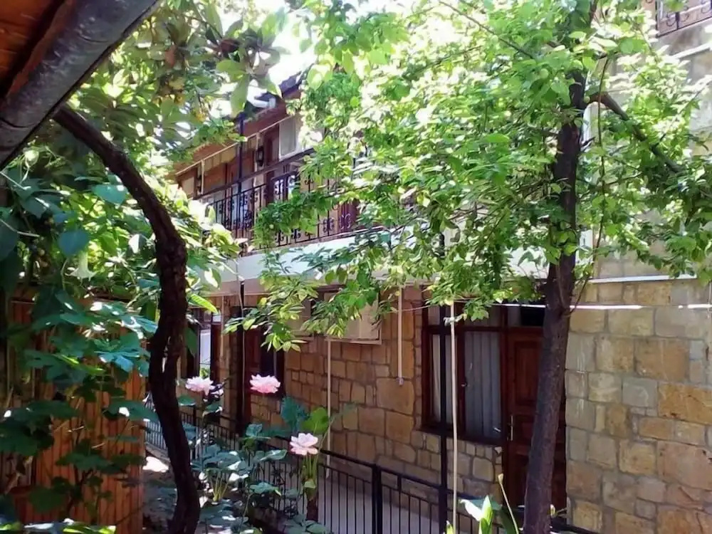 Hellen Hotel Side