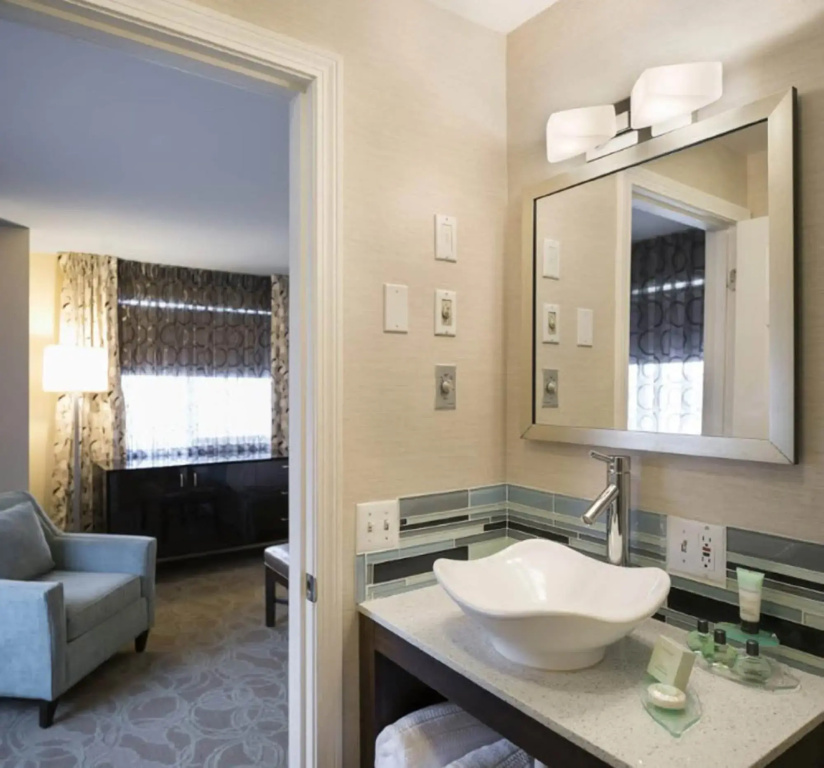 Aqua Blue Hotel