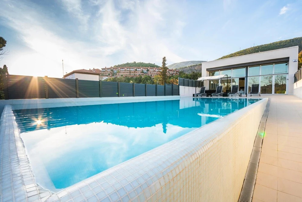 Luxurious Villa .2 Swimming Pools 200 M. From The Beach 1 Climatized