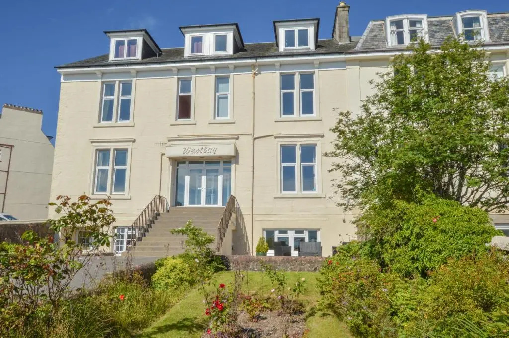 No 8 Westbay Apartment