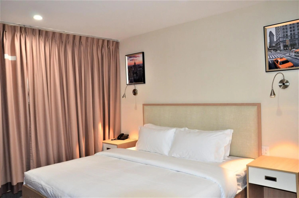 LIC Plaza Hotel
