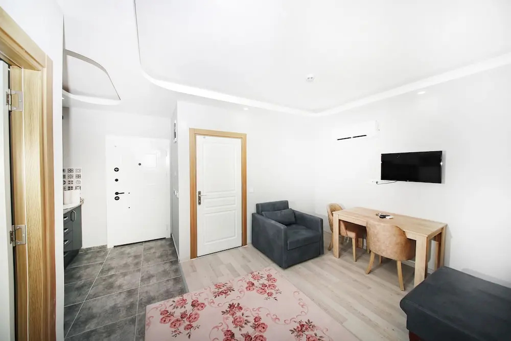 Adam Apart Hotel 2
