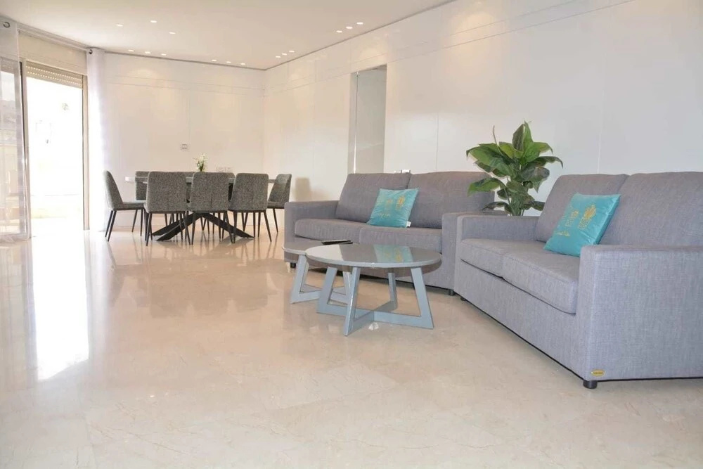 Renovated White 3BD next to Beach - Pool