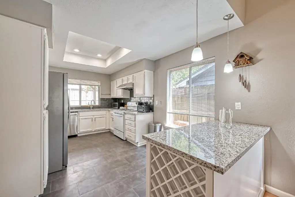 Fort Happy in Katy, 4BR 2 BT, Work-cation, Pet Friendly