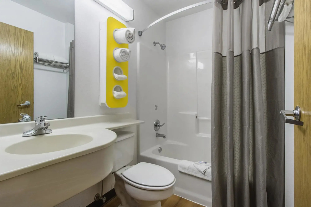 Microtel Inn & Suites by Wyndham Cleveland Streetsboro
