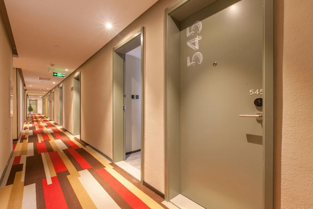 Ibis wuhan hubu alley hotel