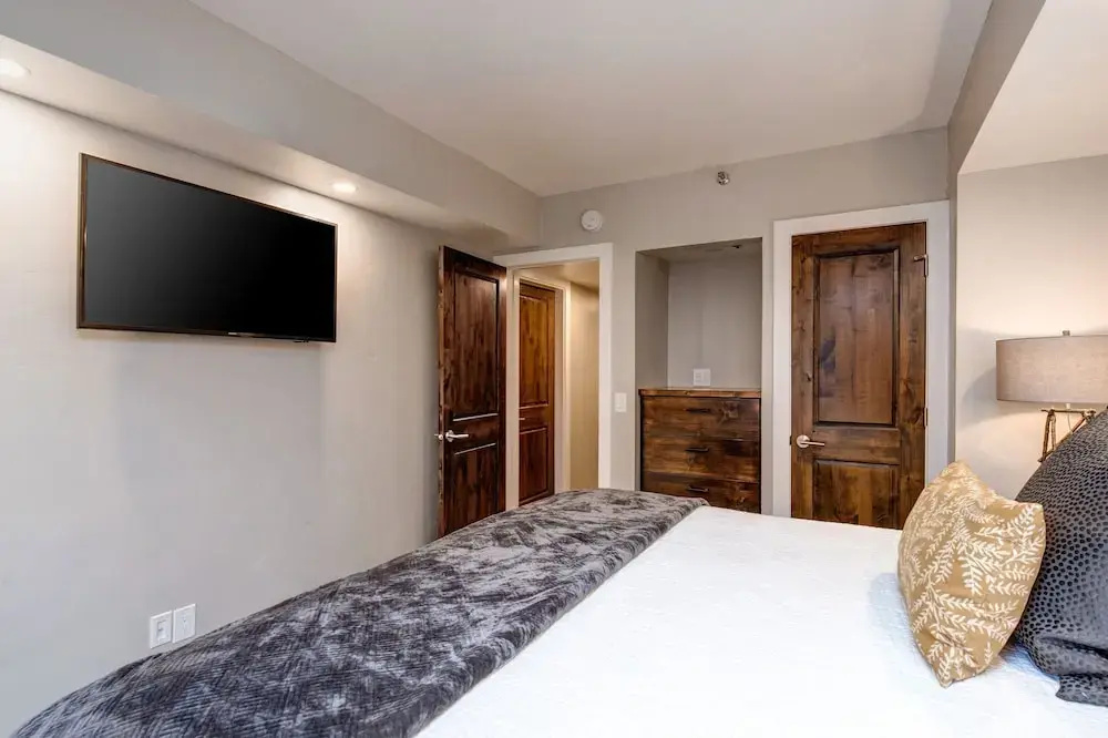 Park Station 213-1 1 Bedroom Condo by RedAwning