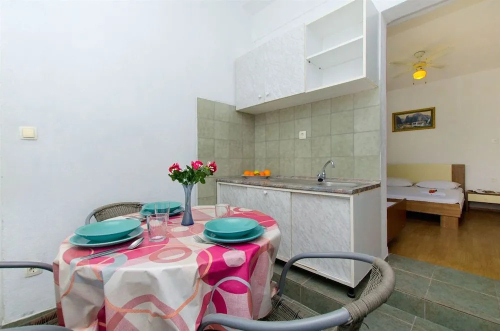 Apartments and Rooms Perica