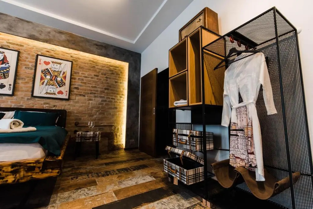 Square 19-Boutique rooms