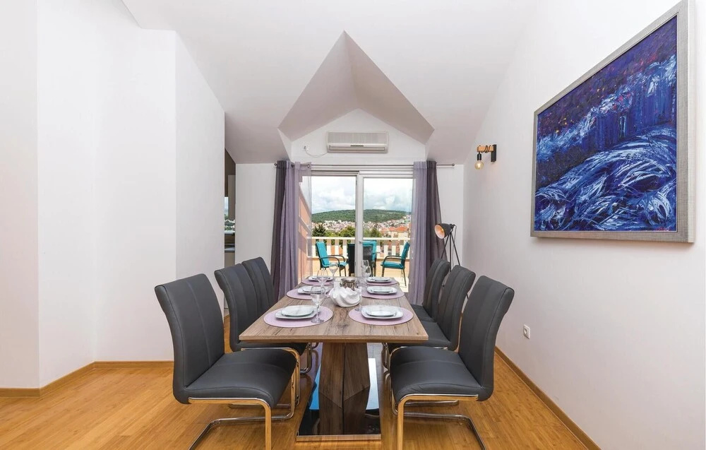 Stunning Apartment in Okrug Gornji With 3 Bedrooms and Wifi