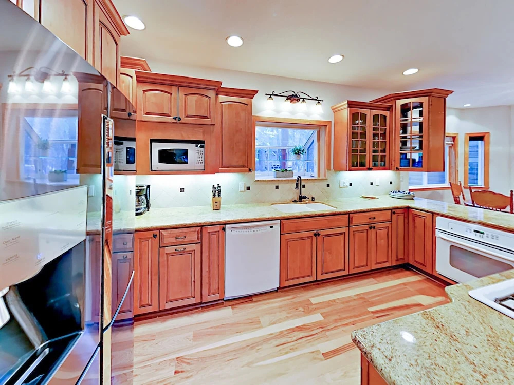 Westlake Village - 3 Br Home