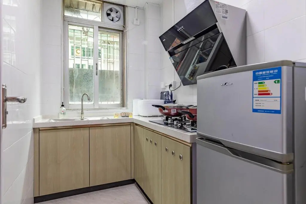 Guangzhou Sports West Railway Station of Tianhe District,Locals Hotels Apartment00185140