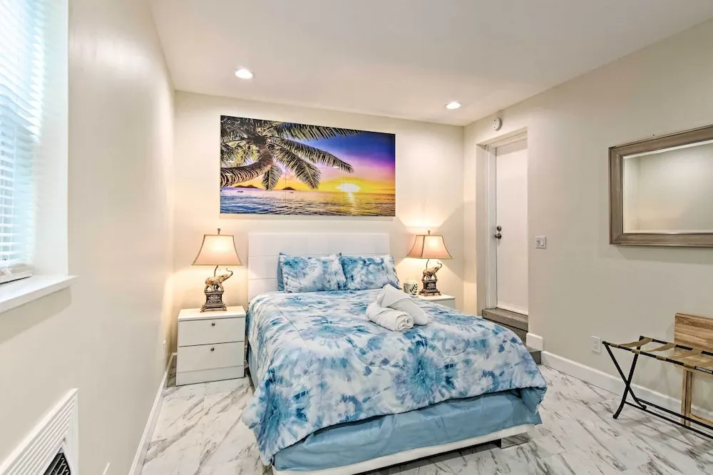 1 Block to Deerfield Beach: Studio w/ Fire Pit!