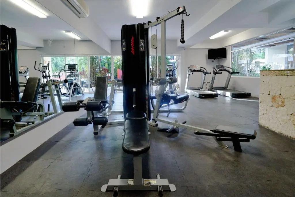 Condo Solana - Modern 2 Bedroom with BBQ and Gym - At Sabbia Condos