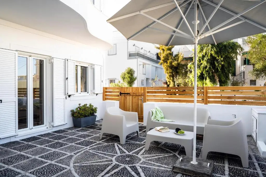 Thira Gold Suites