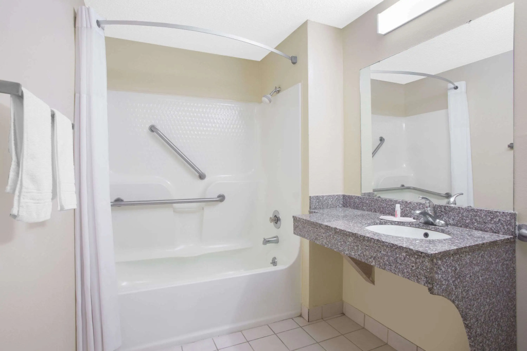 Days Inn by Wyndham Dublin GA