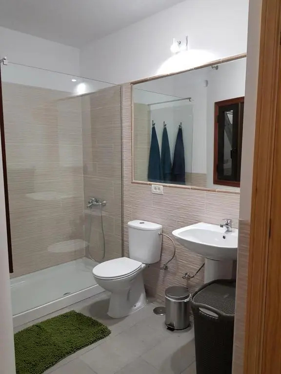 Apartamento privado en una zona tranquila y próxima al aeropuerto TF norte y a la ciudad de San Cristóbal de la Laguna .