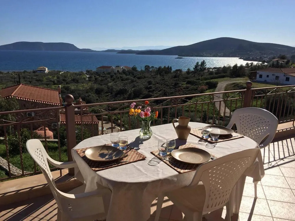 Immaculate 3-bed House in Ermioni