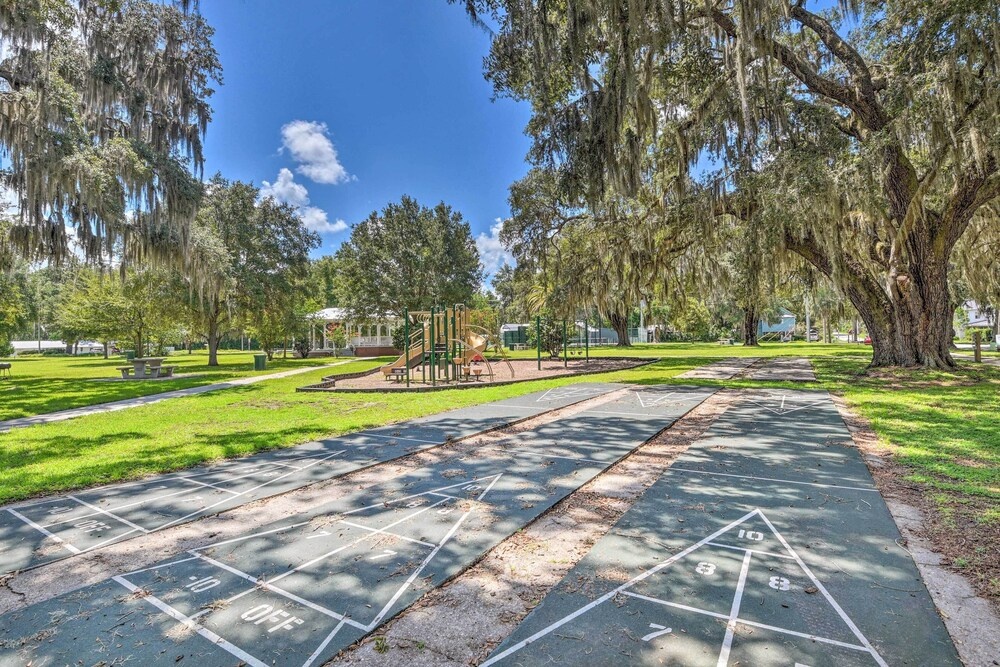 Historic Crescent City Studio - Lakefront w/ Dock!