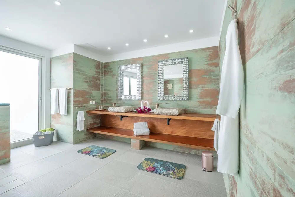La Perla Estate - 7 BR Luxury Beachfront Villa with utmost privacy