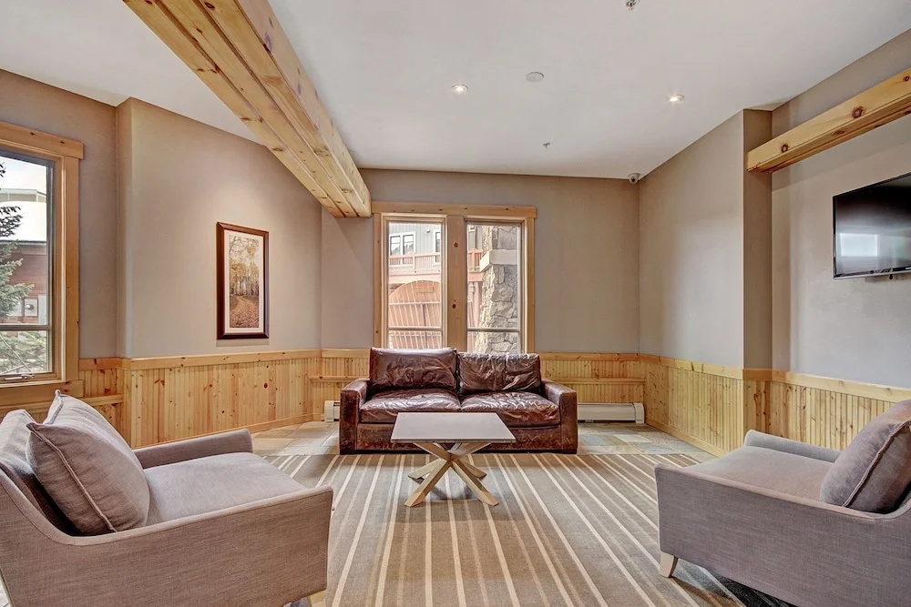 First Floor Condo, Outstanding Location - TX106 by Redawning