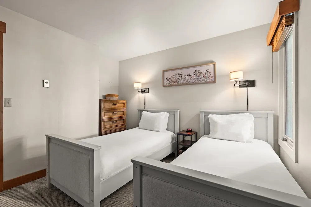 Snow Flower 149 2 Bedroom Condo by RedAwning