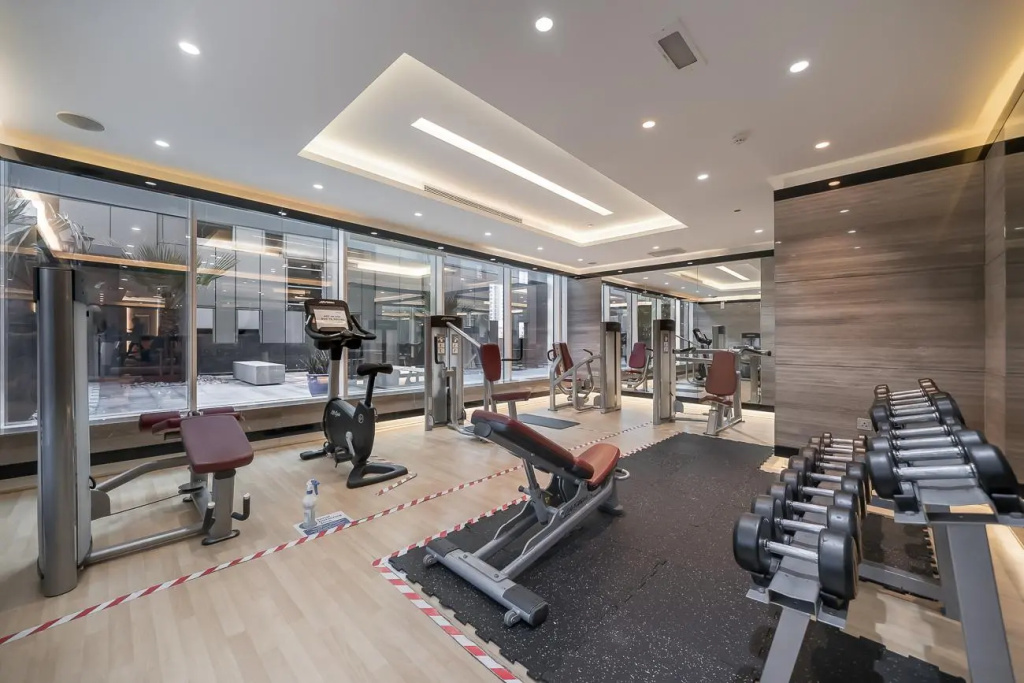 Elegant Studio w/work space and views DAMAC