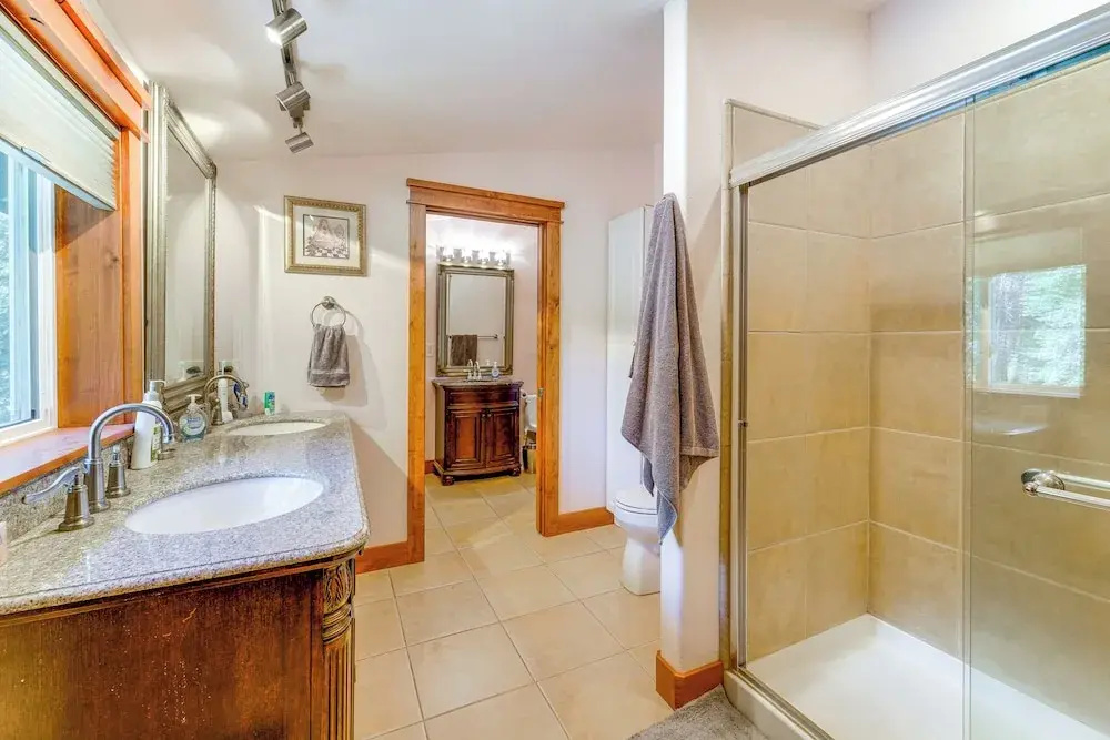 7 Mi to Lake & Skiing: Riverfront Truckee Home