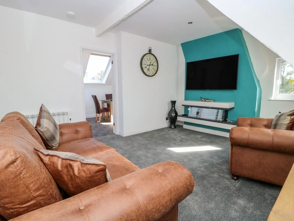 2 Rodgers Mews