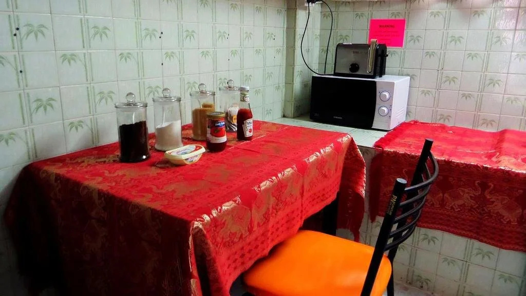 Home Hug Hostel - Adults