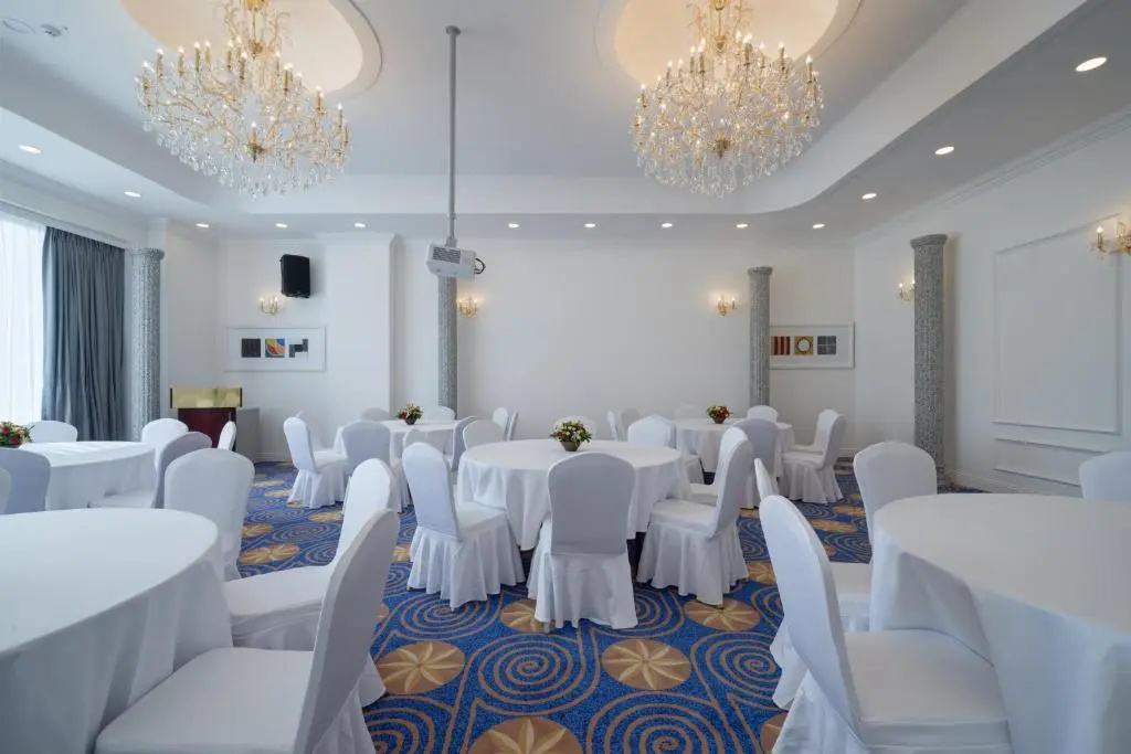 GoldOne Hotel & Suites