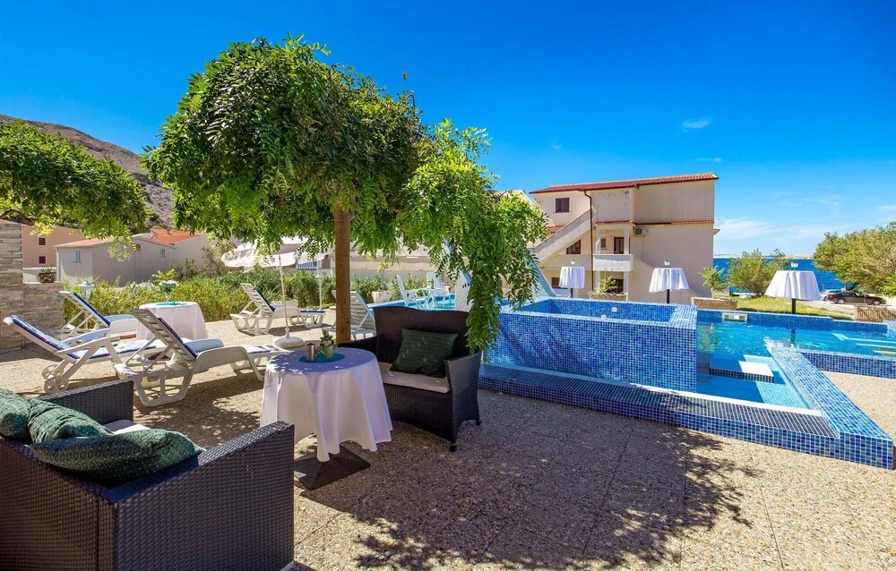 Beautiful Home In Metajna With Wifi