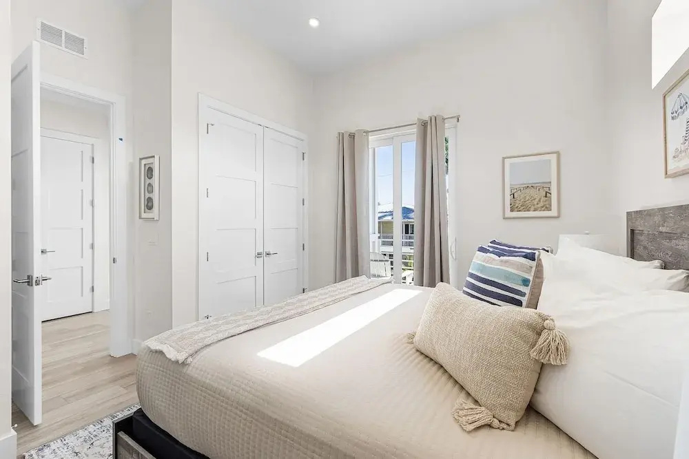 261/265 Canal Estates: 12br, Pools & Spas, Water Views 11 Bedroom Home