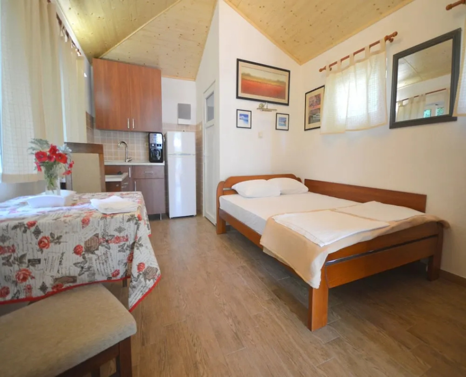 Lazzaro Apartments