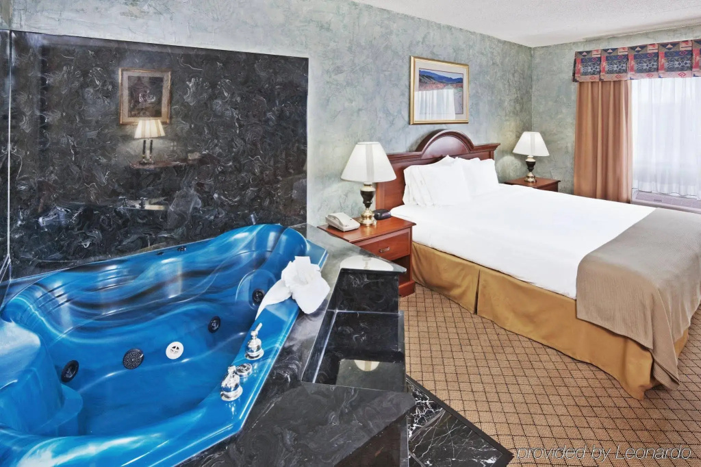 Holiday Inn Express Hotel and Suites Mesquite by IHG