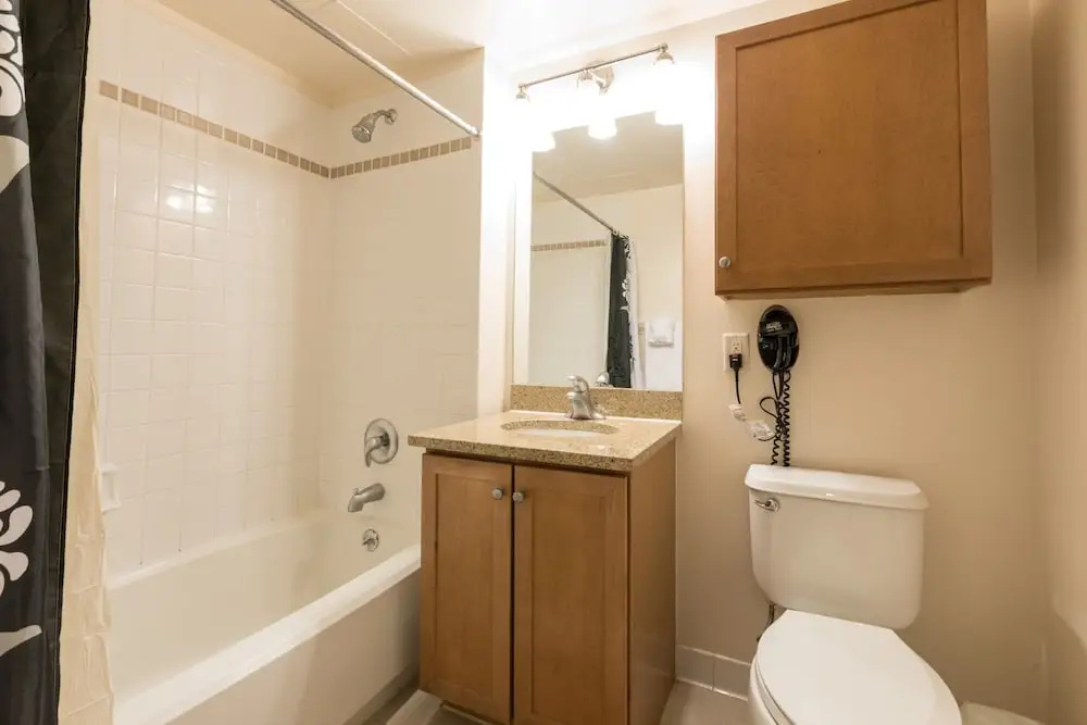 Bluebird Suites near Newport Center