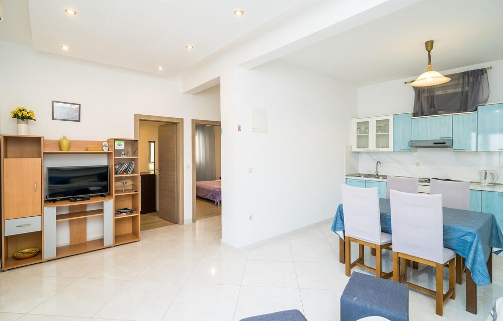 Stunning Apartment in Dubrovnik With Wifi and 2 Bedrooms