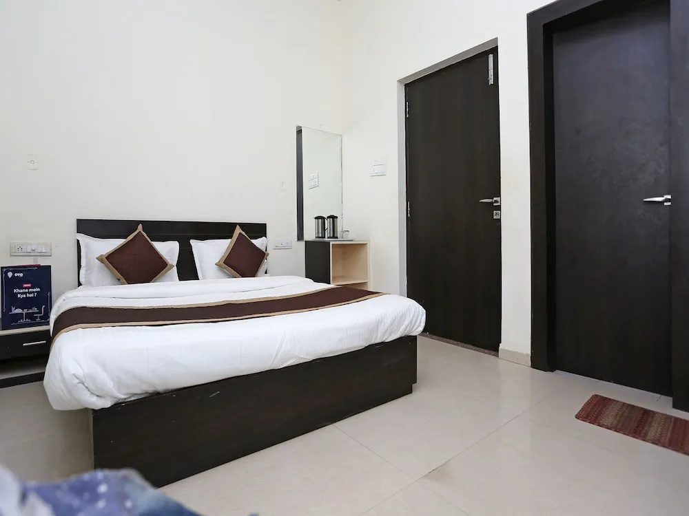 OYO 11484 Hotel Shivam