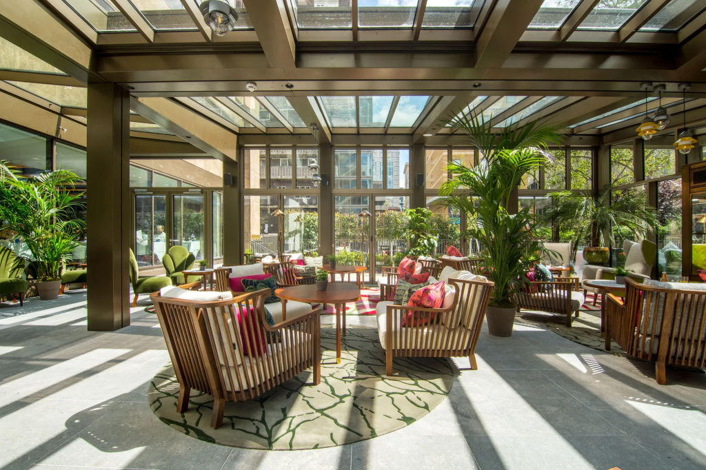 Devonshire Club & Hotel