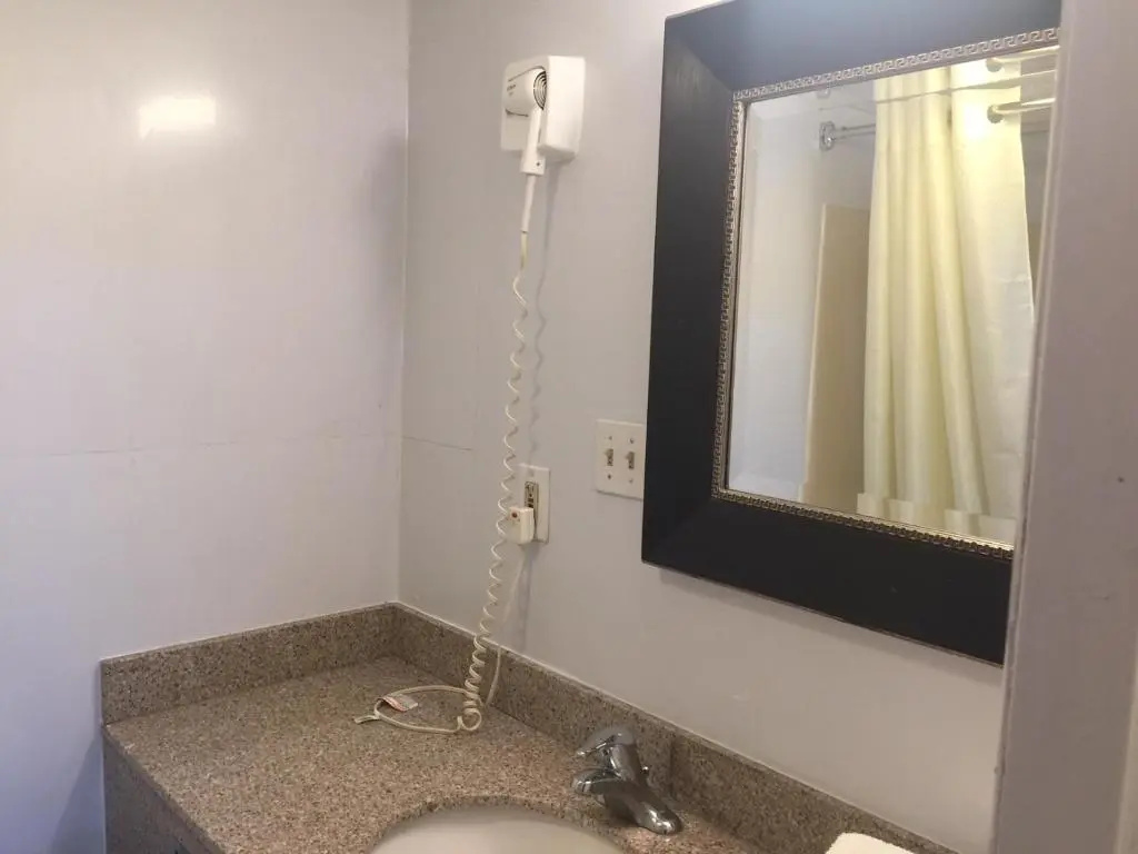 Econo Lodge Inn & Suites Lake Harmony - Pocono Mountains Area