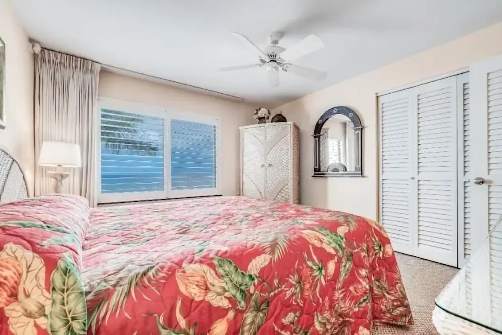 Kihei Beach, #409 2 Bedroom Condo by RedAwning