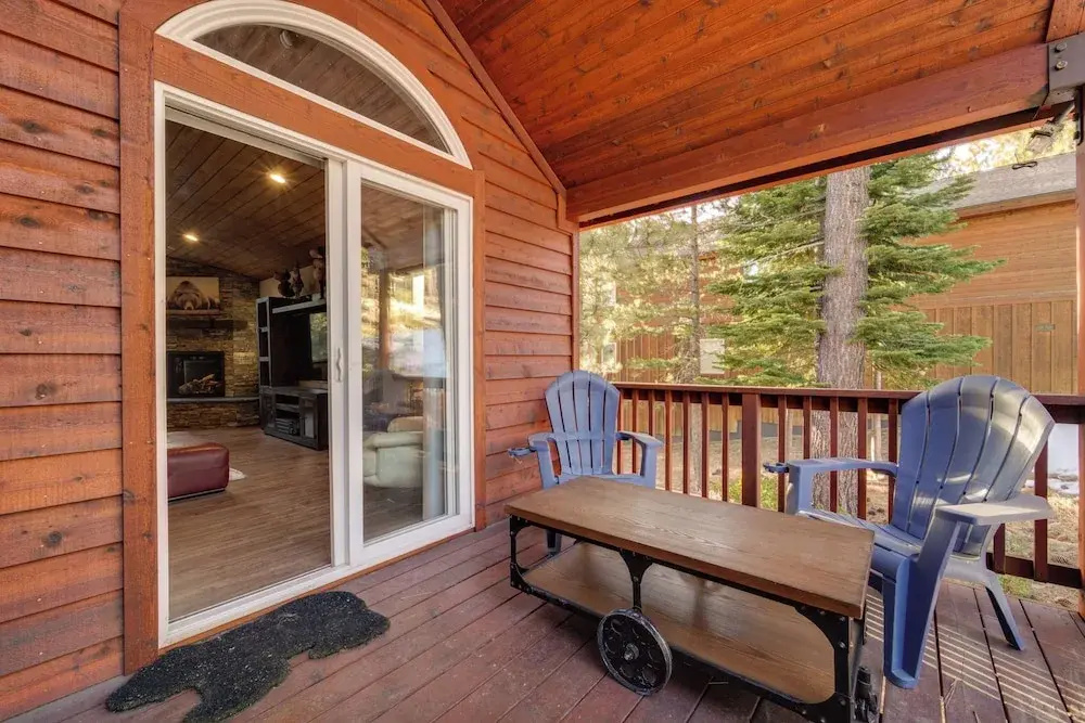Near Downhill Ski Resort! Hot Tub Haven in Truckee