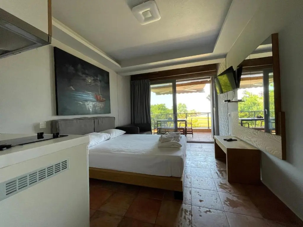 Sunshine Pool Apartment