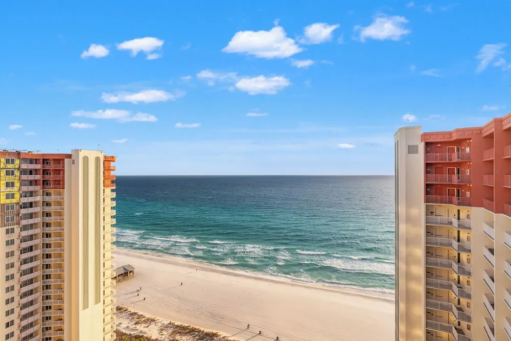 Come Visit Sophomore! 2BR 2BA Beachfront Condo! Sleeps 5