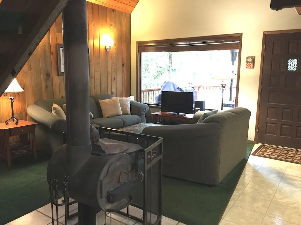 Snowline Cabin #98 A pet Friendly Cabin With a Wood Stove, hot tub and Wifi!