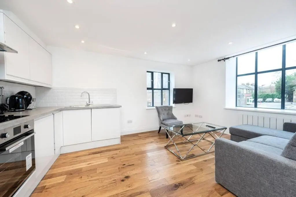 Gorgeous Modern Apartment BR2