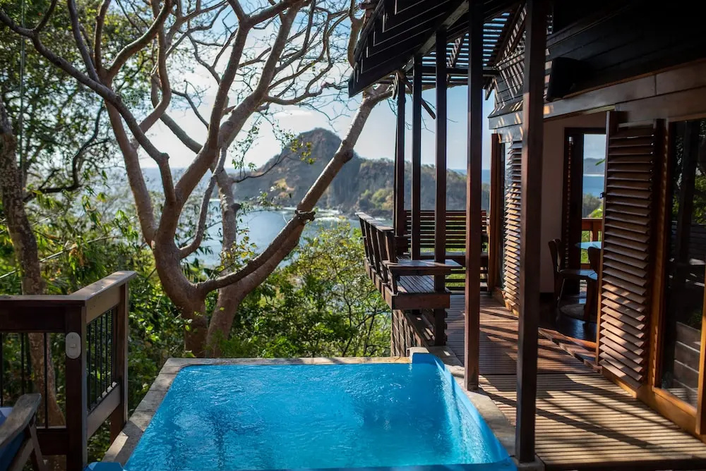Aqua Oceanfront Hotel Resort