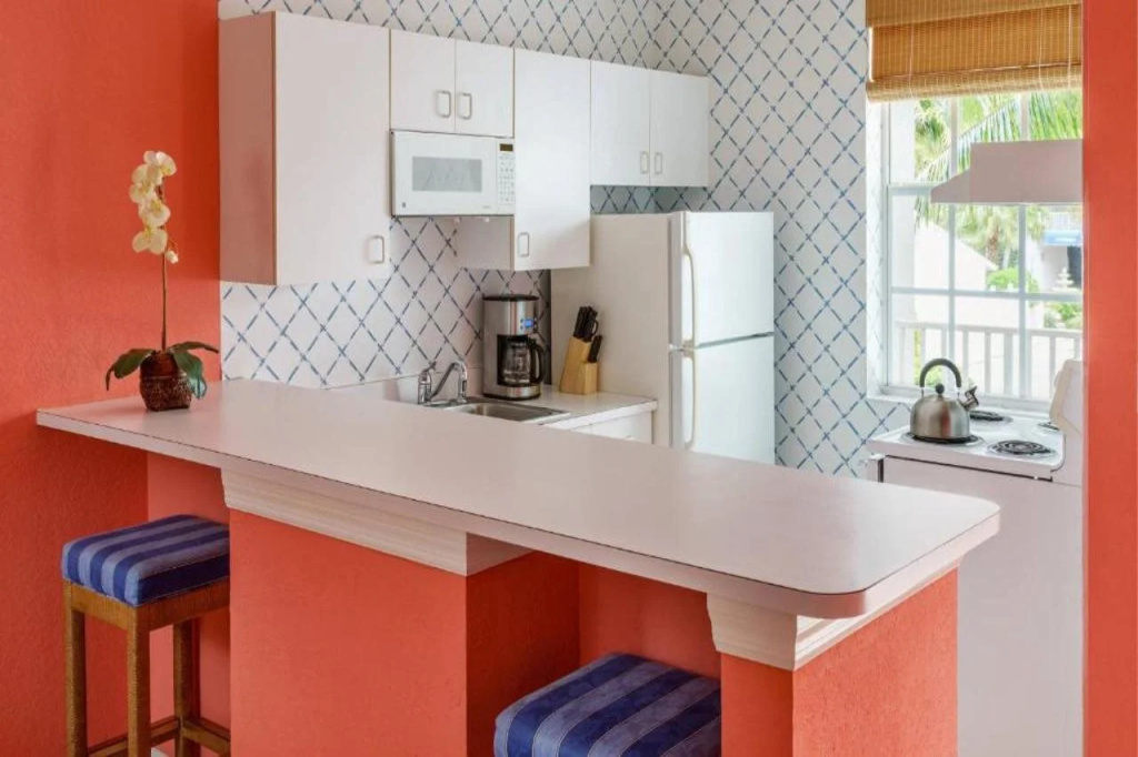 Olde Marco Island Inn and Suites
