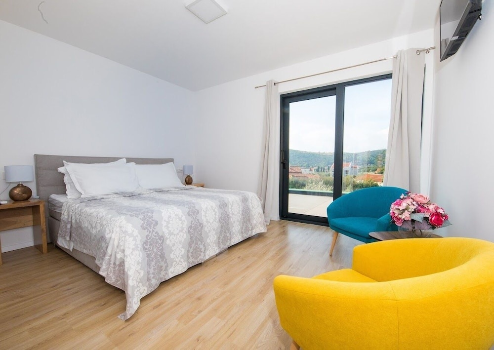 New Modern Villa Luce