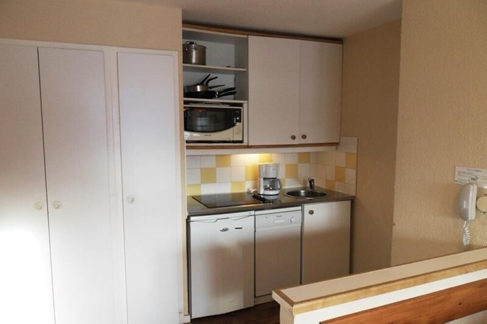 Belle Plagne Apartment on the Slopes With 2 Rooms for 6 People of 35 mÂ² Th03